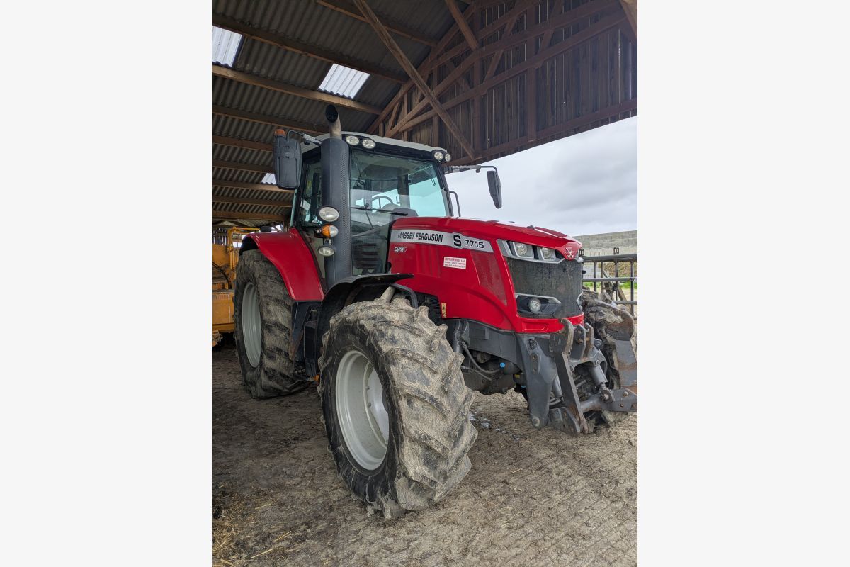 Photo 2 Tracteur Massey Ferguson 7715 S
