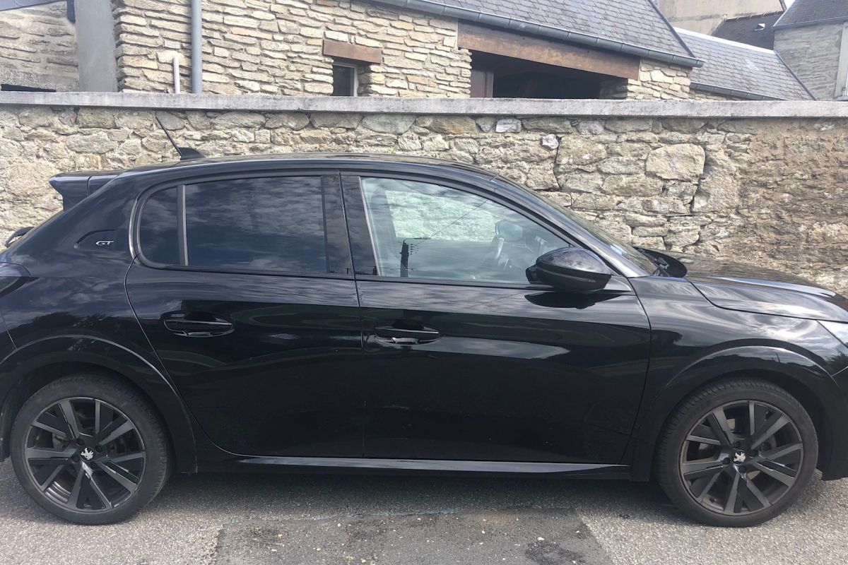 208 GT 130 cv essence 2021 60.000 km