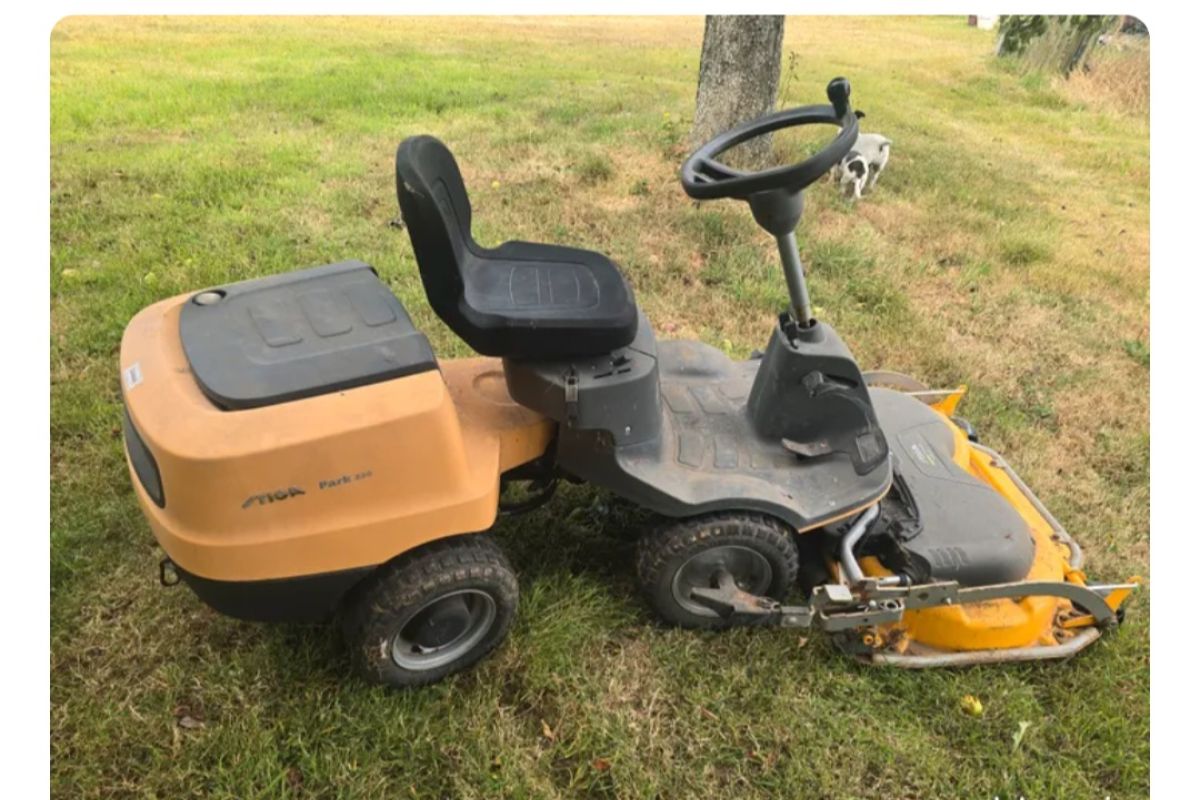 Tracteur tondeuse stiga Park 220