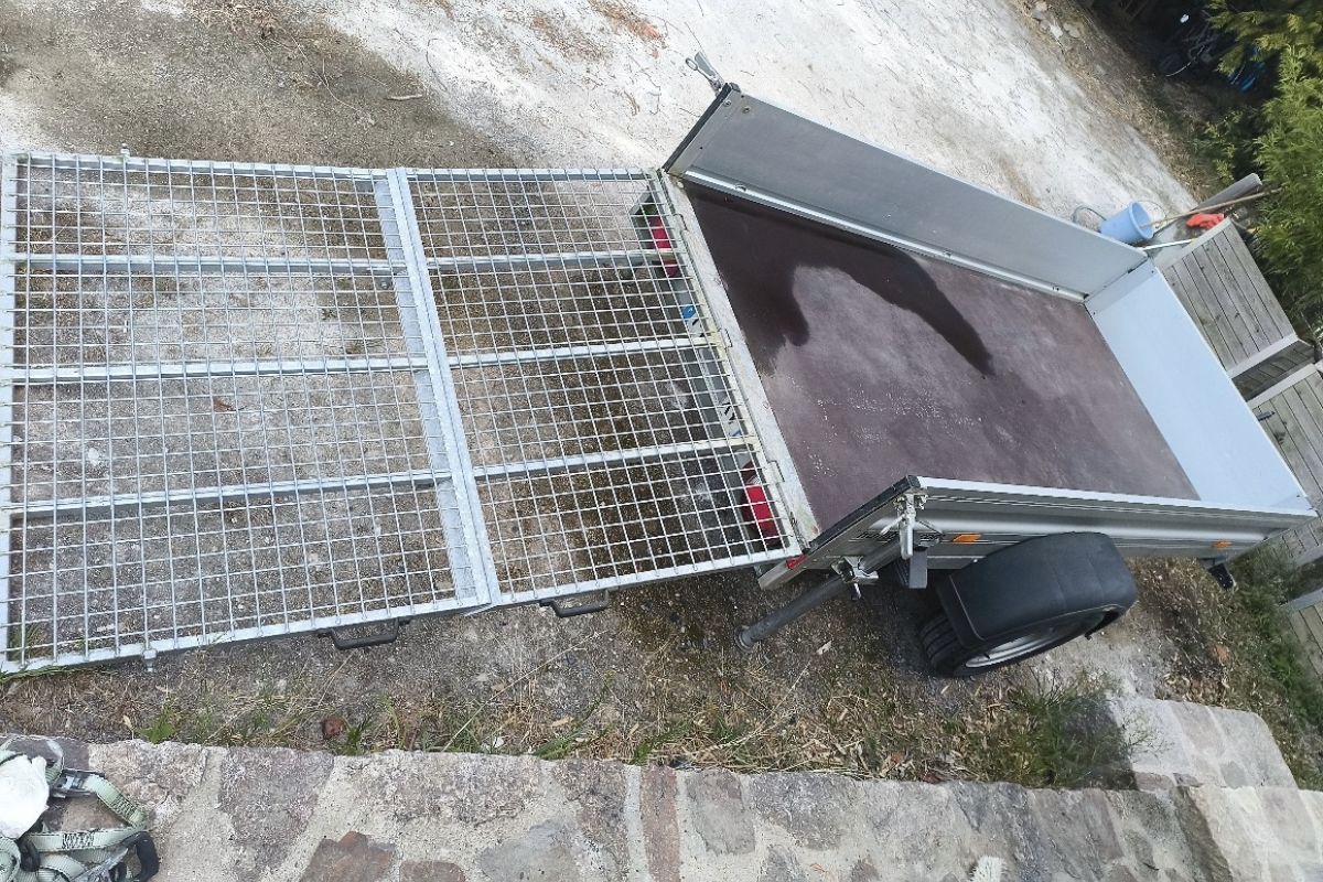 Remorque Humbaur avec pont arrière dépliable
