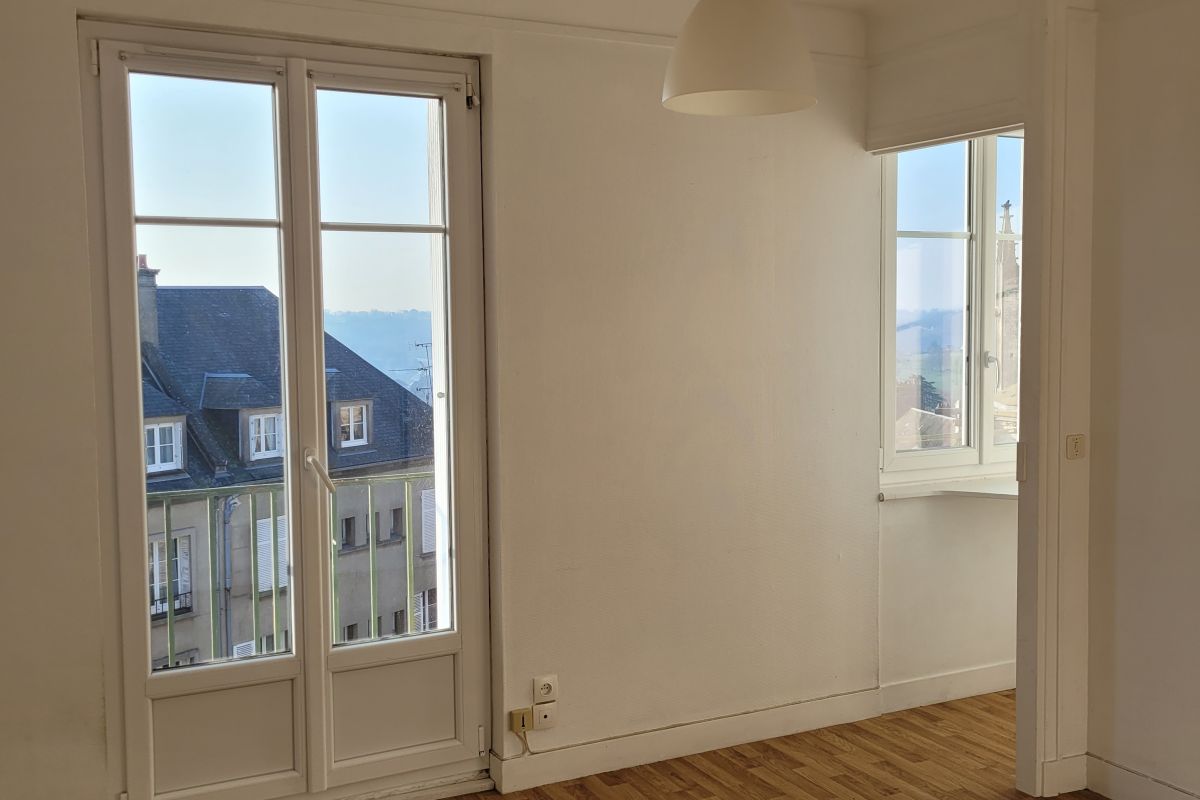 Coutances centre, à louer grand studio