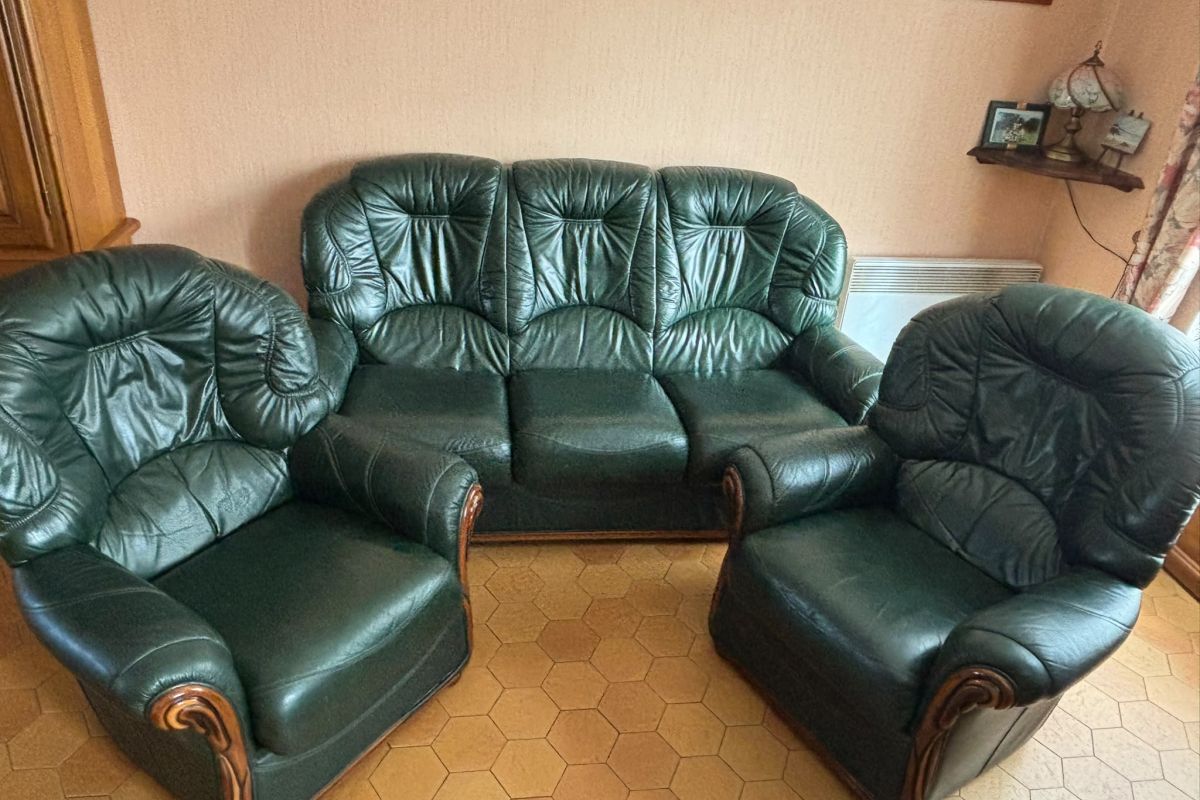 Ensemble canapé cuir et fauteuils 