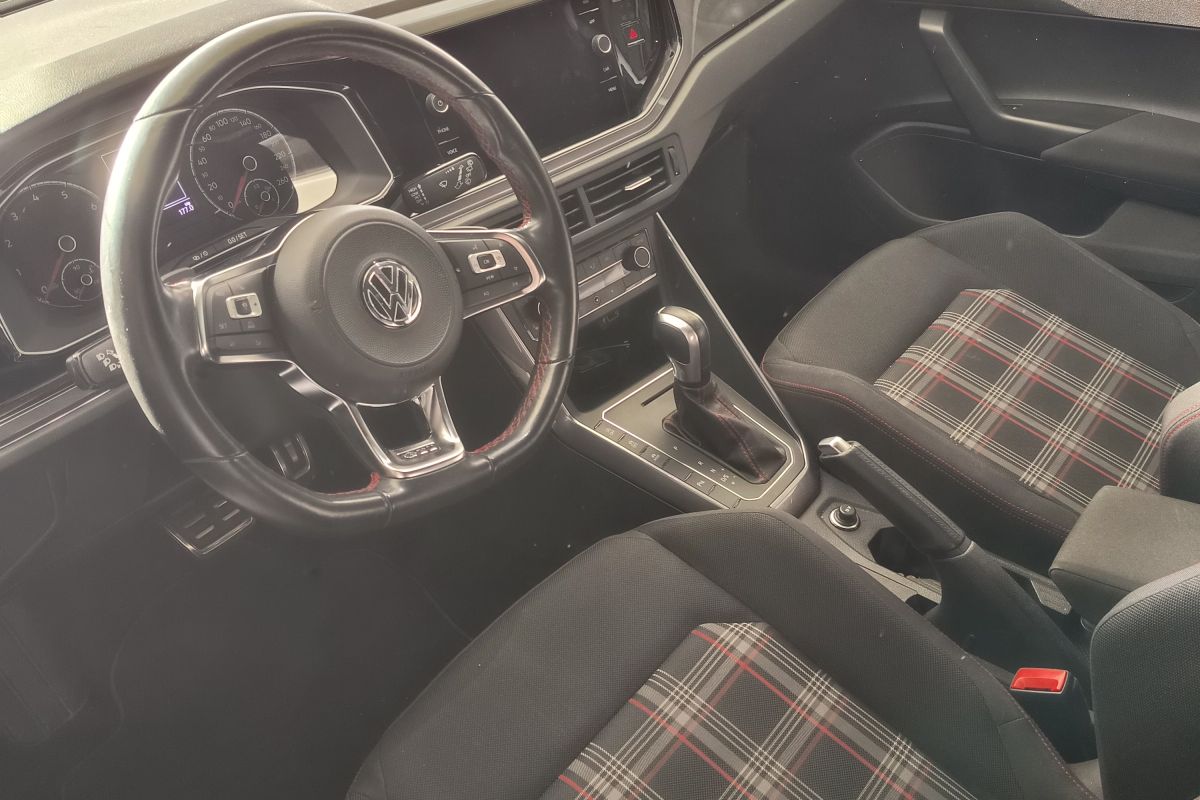 Photo 3 Volkswagen Polo GTI 2.0 TSI 200 chevaux DSG6