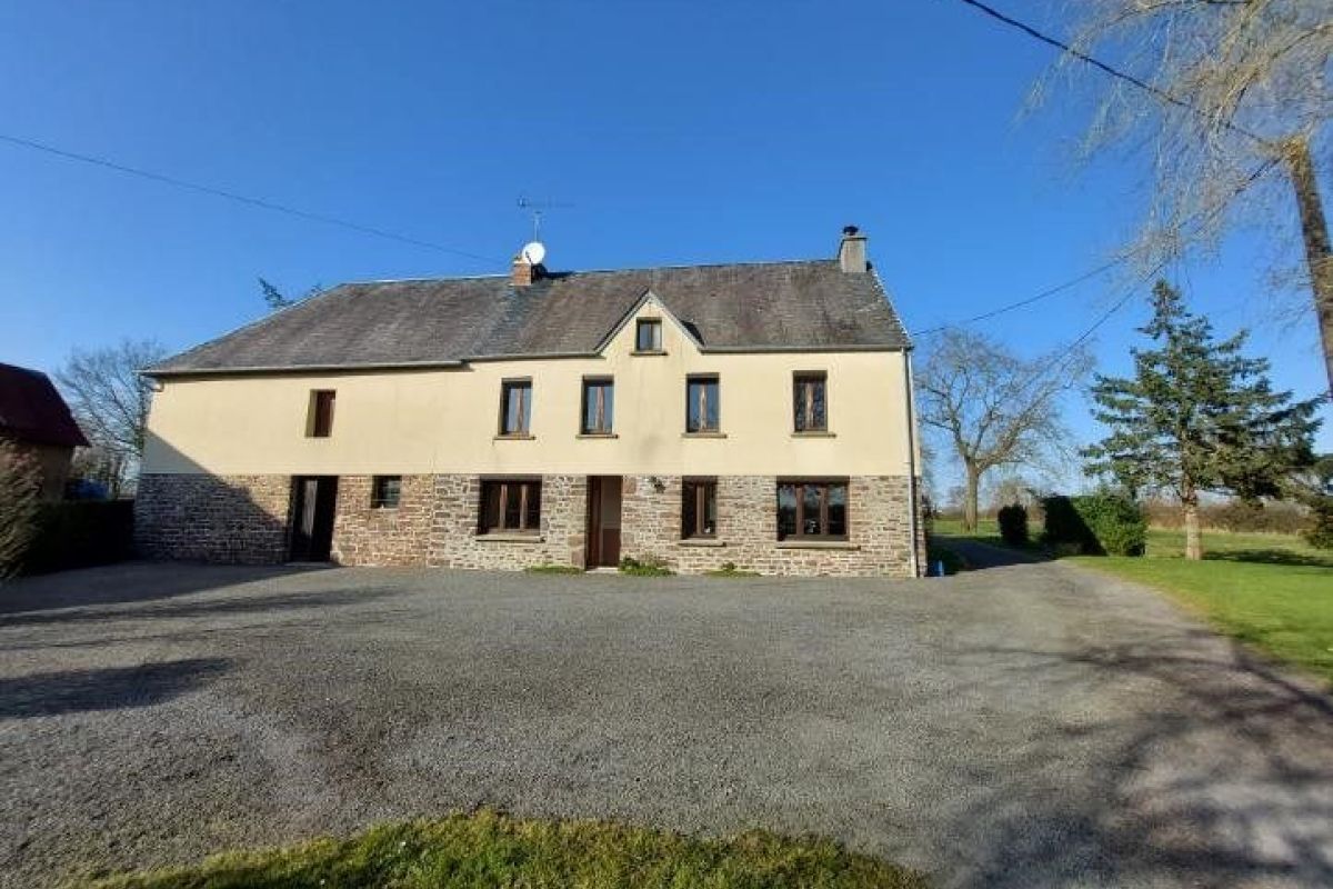 Maison avec 2 hectares et dépendances