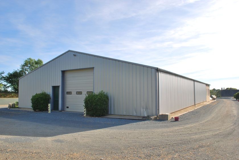 Tourville-sur-Sienne, loue atelier industriel...