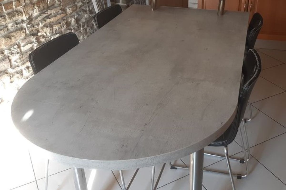 Table haute 120 € - T.B.E