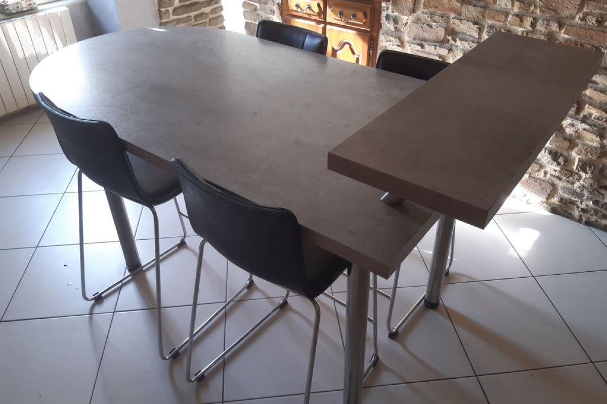 Photo 3 Table haute 120 € - T.B.E