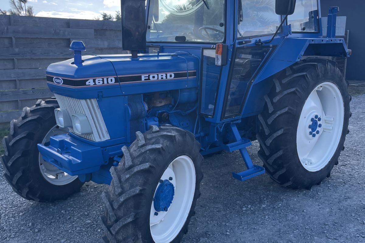 Tracteur FORD 4610