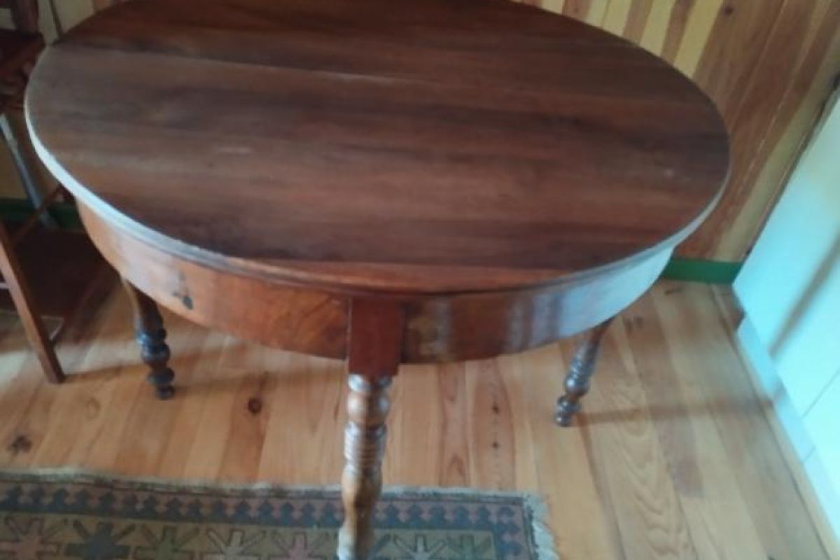 Table demi-lune
