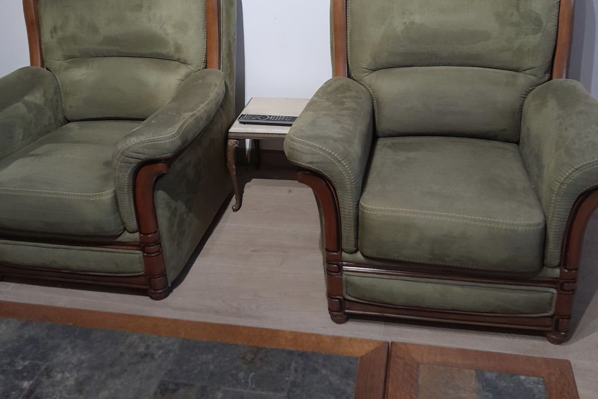 Photo 3 A vendre canapé 3 places + 2 fauteuils assortis 