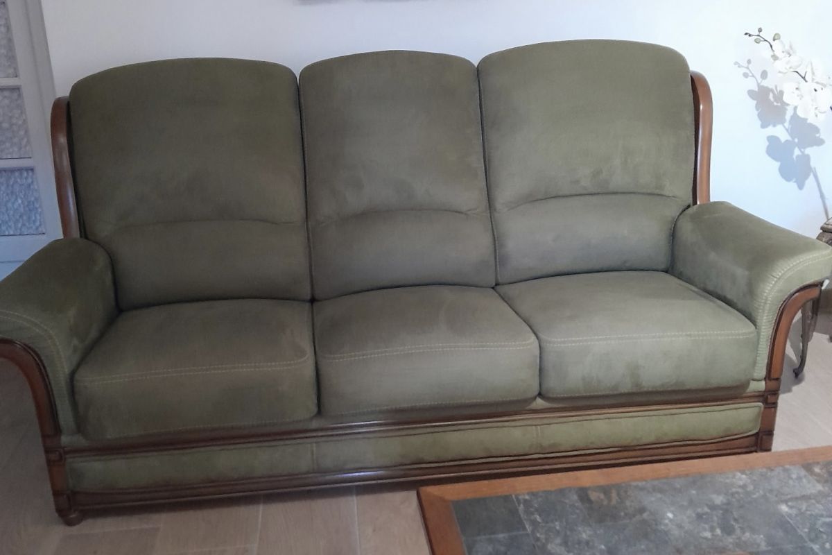 Photo 2 A vendre canapé 3 places + 2 fauteuils assortis 