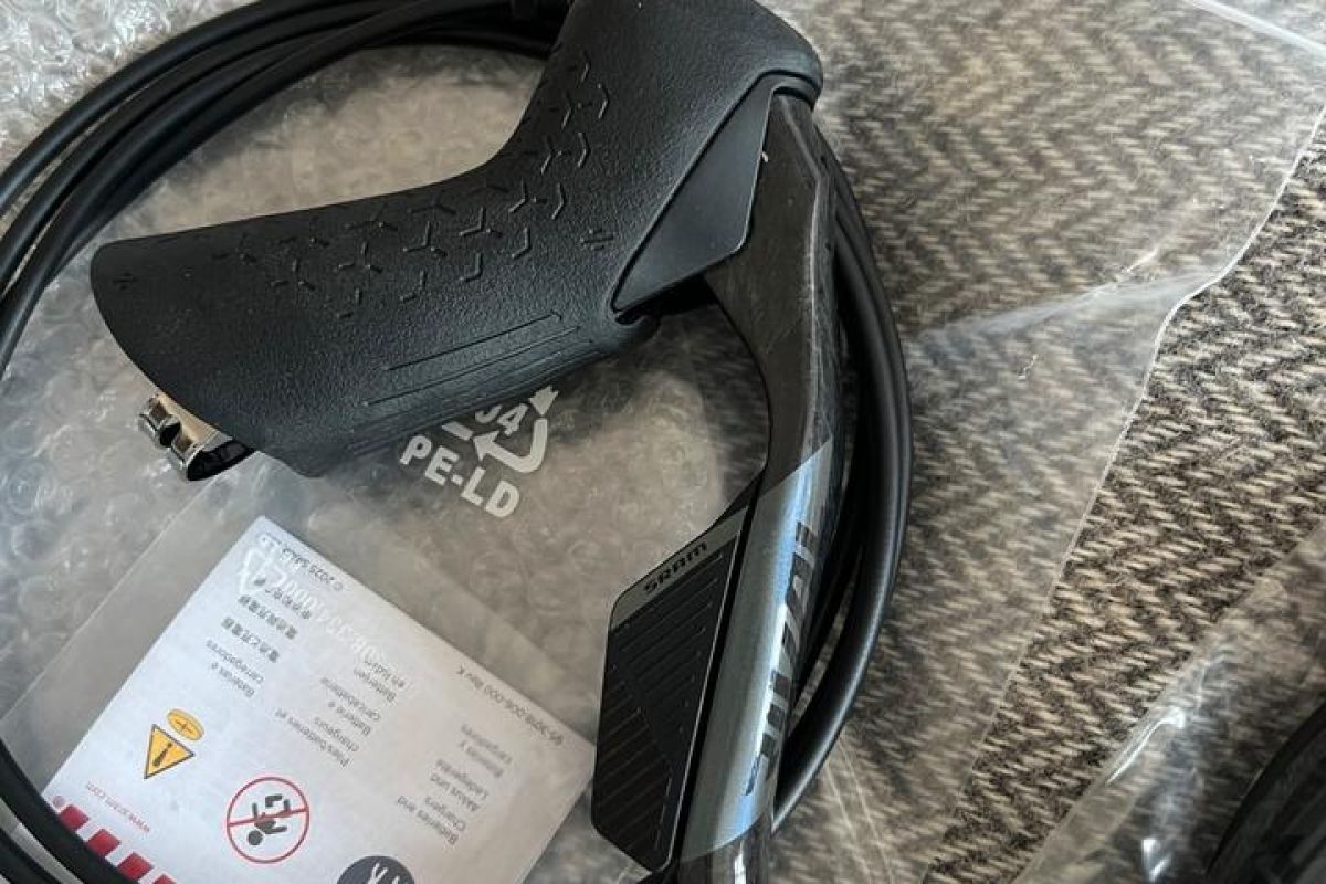 Manettes SRAM Rival AXS E1