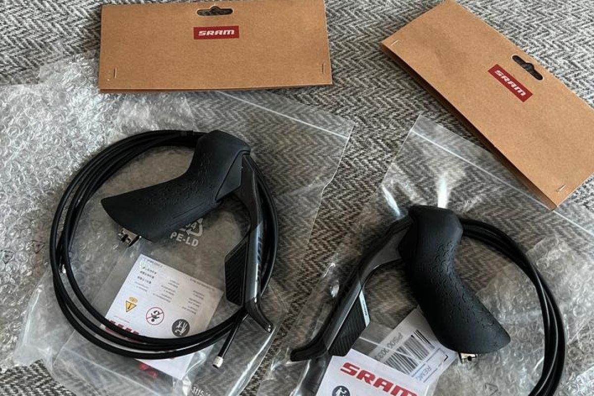 Photo 3 Manettes SRAM Rival AXS E1