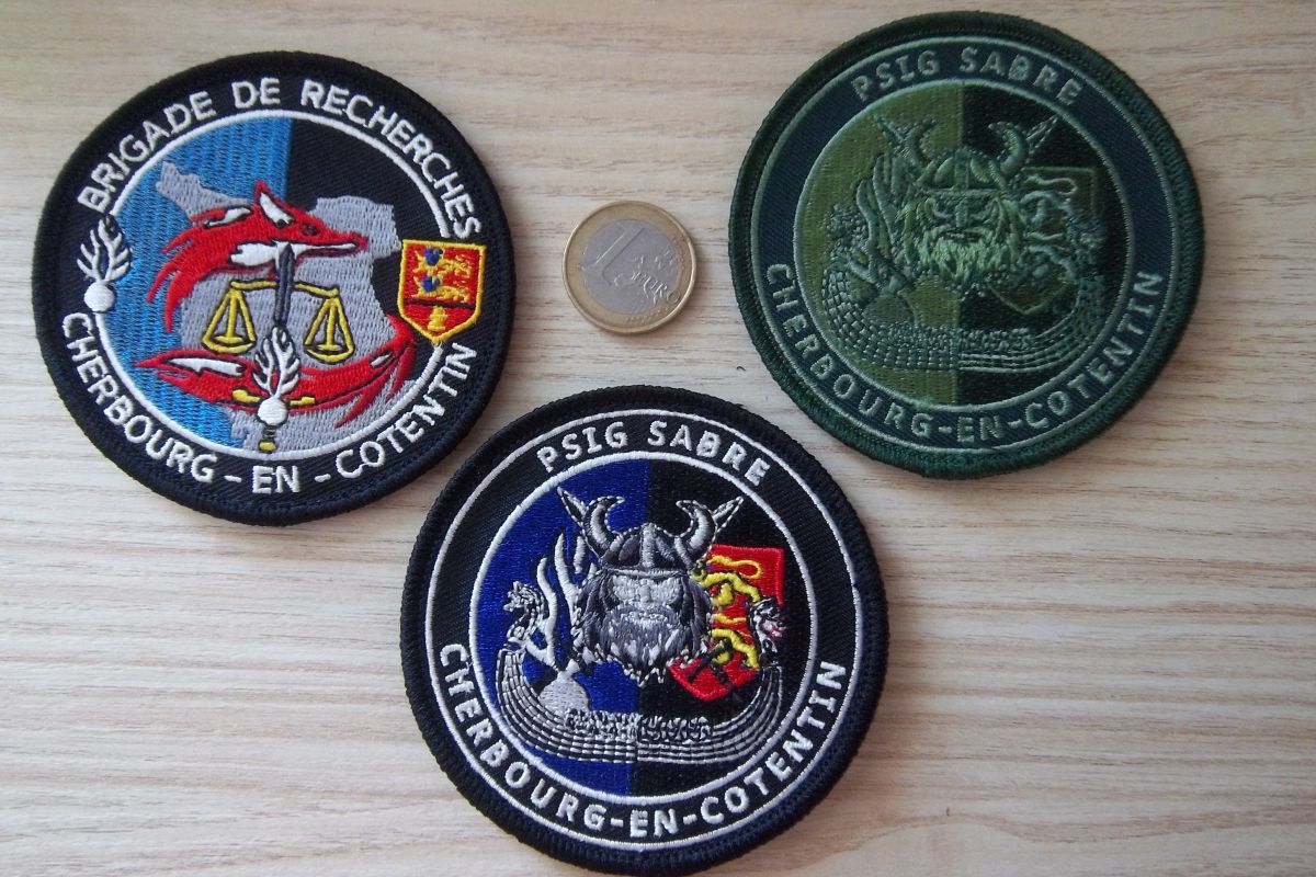 Lot d'écussons militaire Cherbourg insignes gendarmerie collection