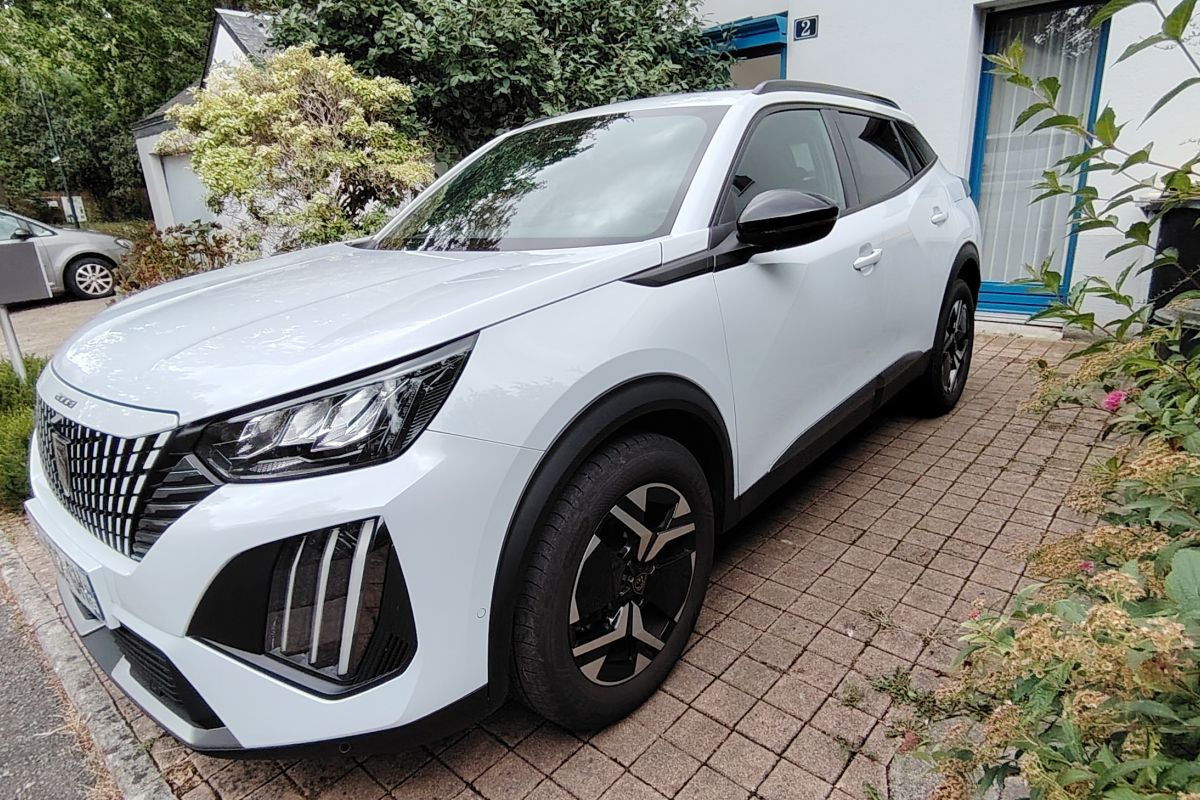 Photo 2 Peugeot 2008 100 Allure