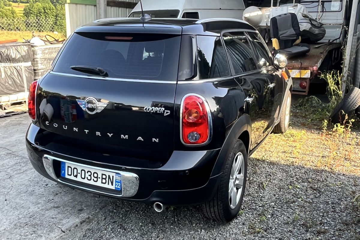 Photo 2 Mini Cooper Countryman 2.0 112cv Uniquement Pro