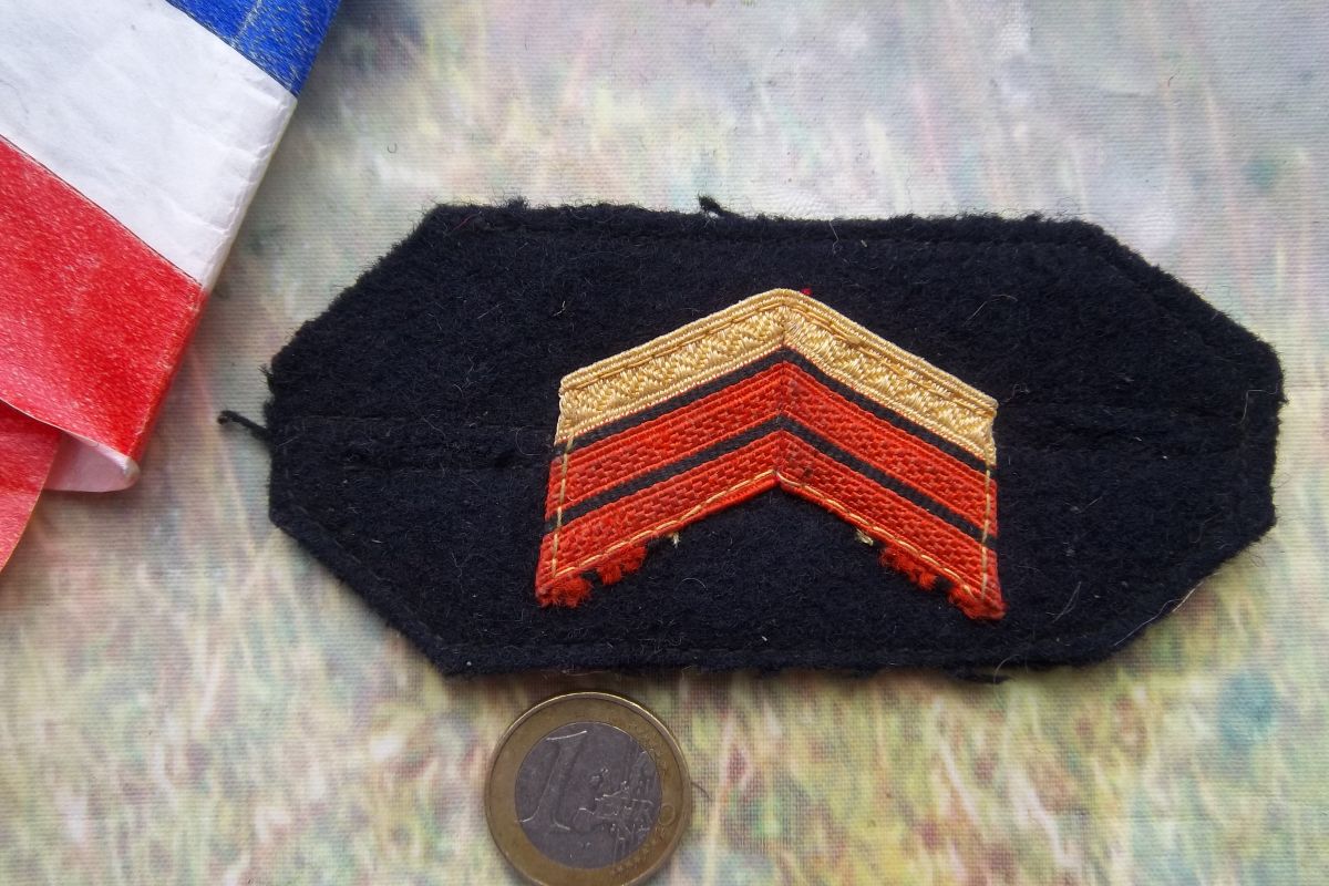 patte de grade boutonniére caporal chef insigne militaire collection