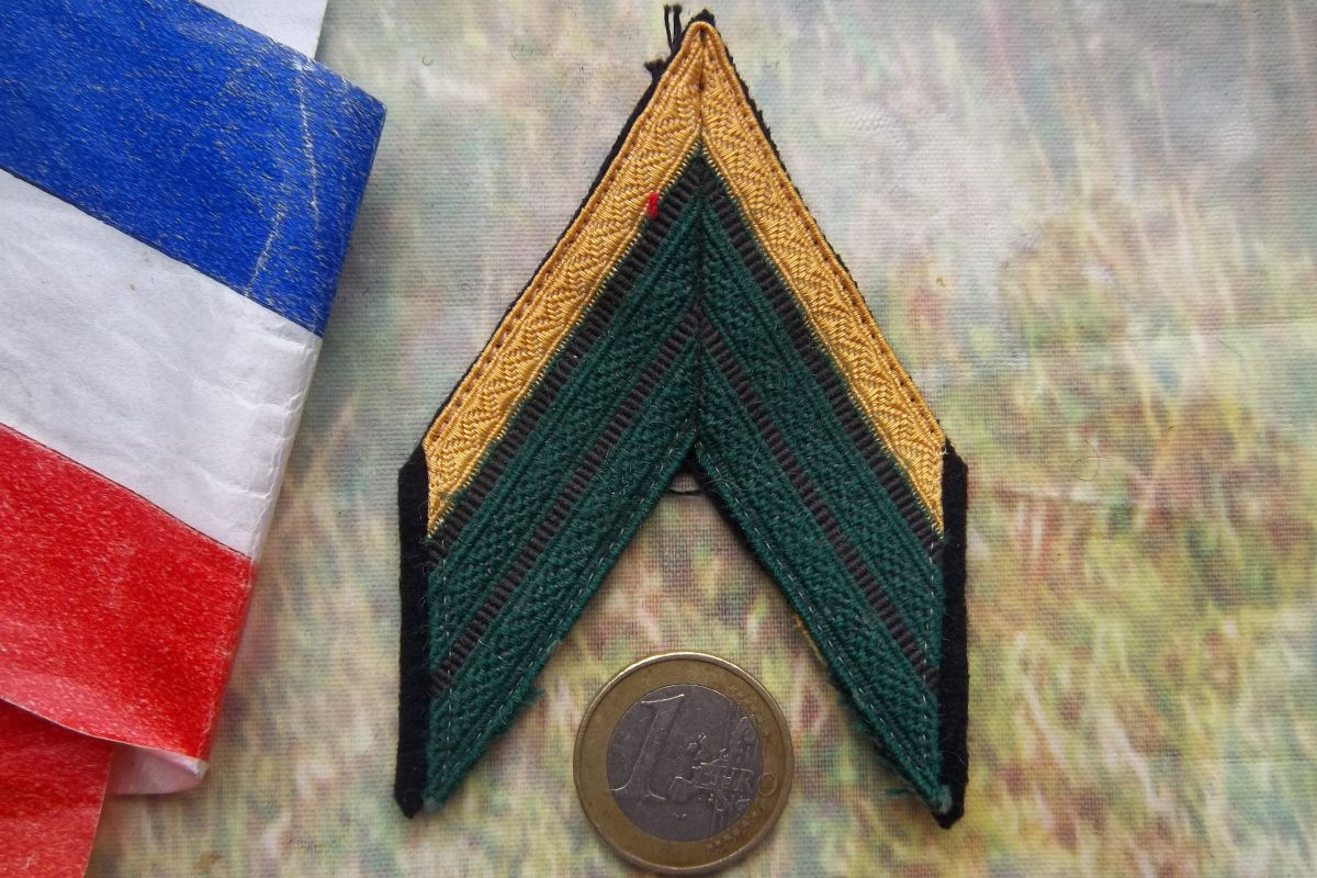 grade militaire caporal chef régiment du train insigne collection