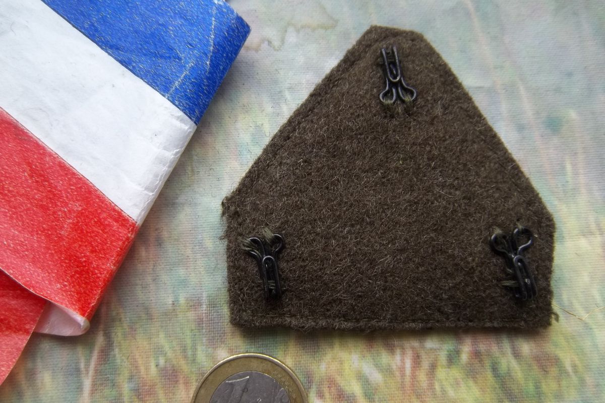 Photo 3 galon 1ère classe liseré grade militaire insigne collection 