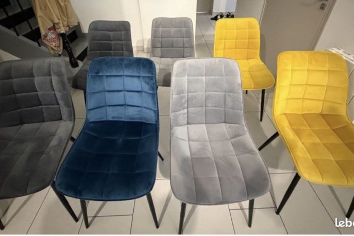 Photo 2 Chaises multicolores 