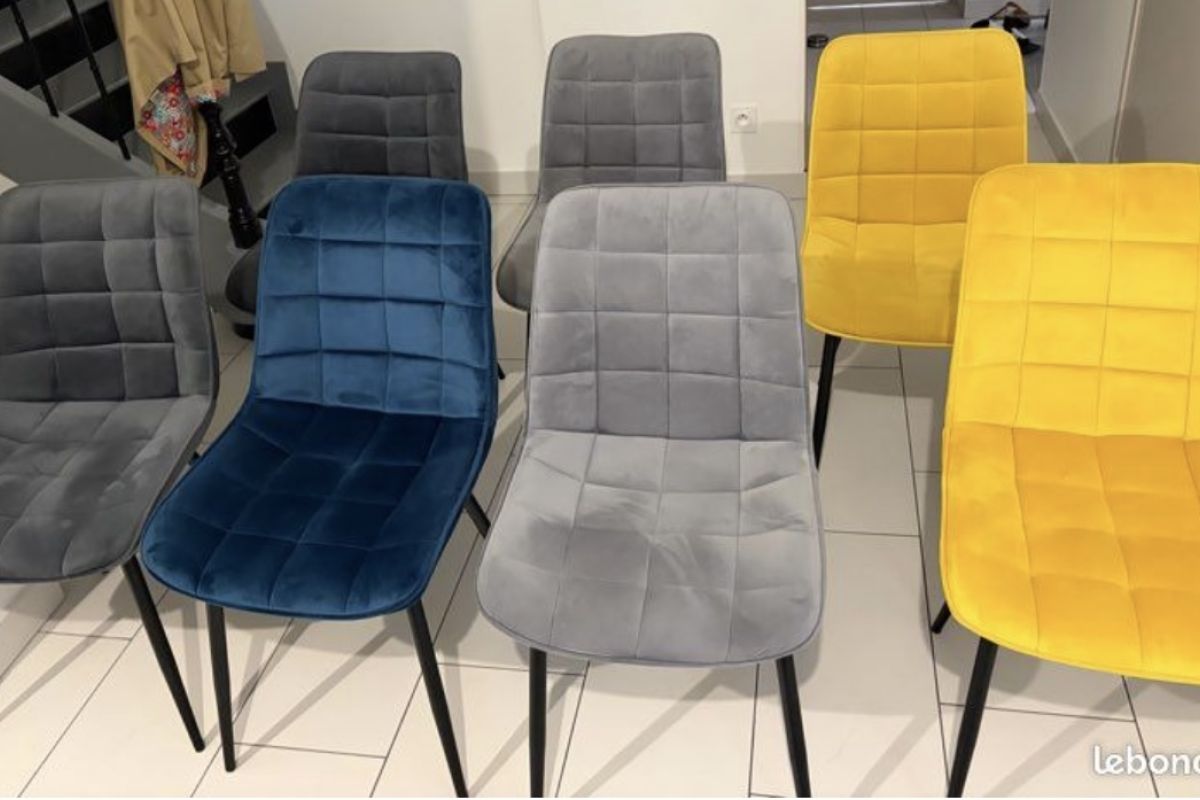 Photo 3 Chaises multicolores 