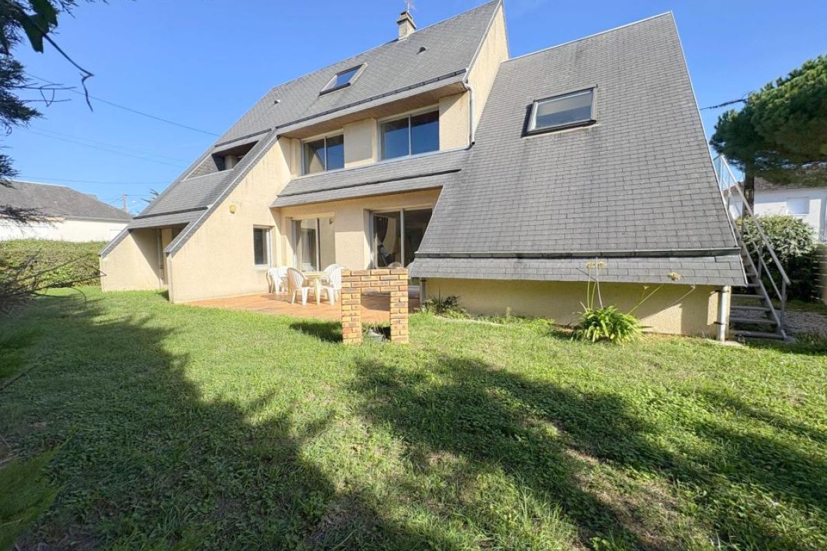 JULLOUVILLE - Maison familiale avec studio indépendant à 150
