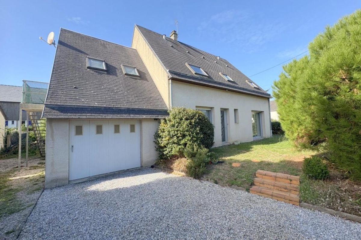 Photo 2 JULLOUVILLE - Maison familiale avec studio indépendant à 150