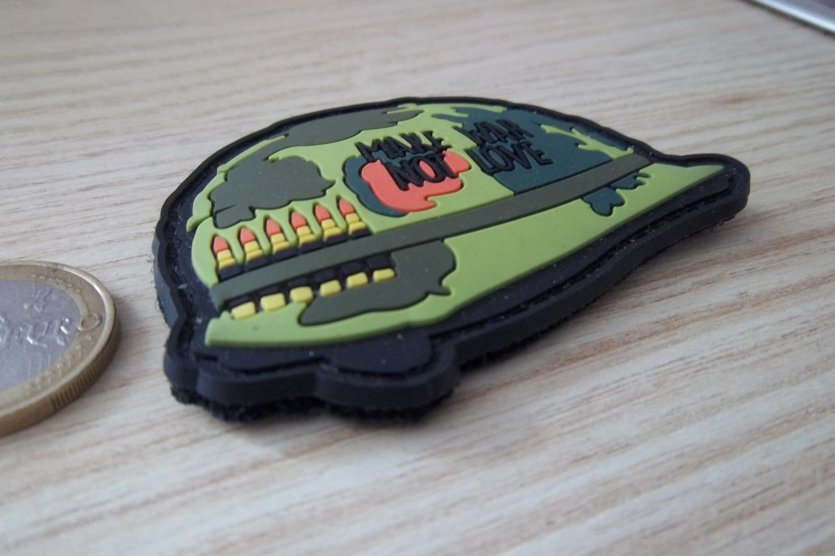 Photo 2 écusson humour militaire airsoft insigne collection