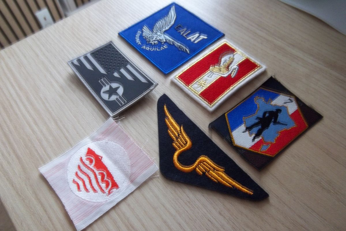 Photo 2 Lot écussons militaire insignes collection armée