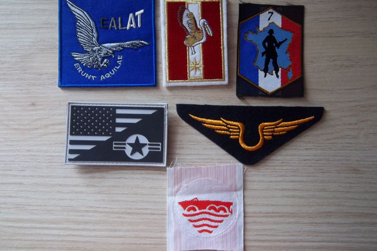 Lot écussons militaire insignes collection armée