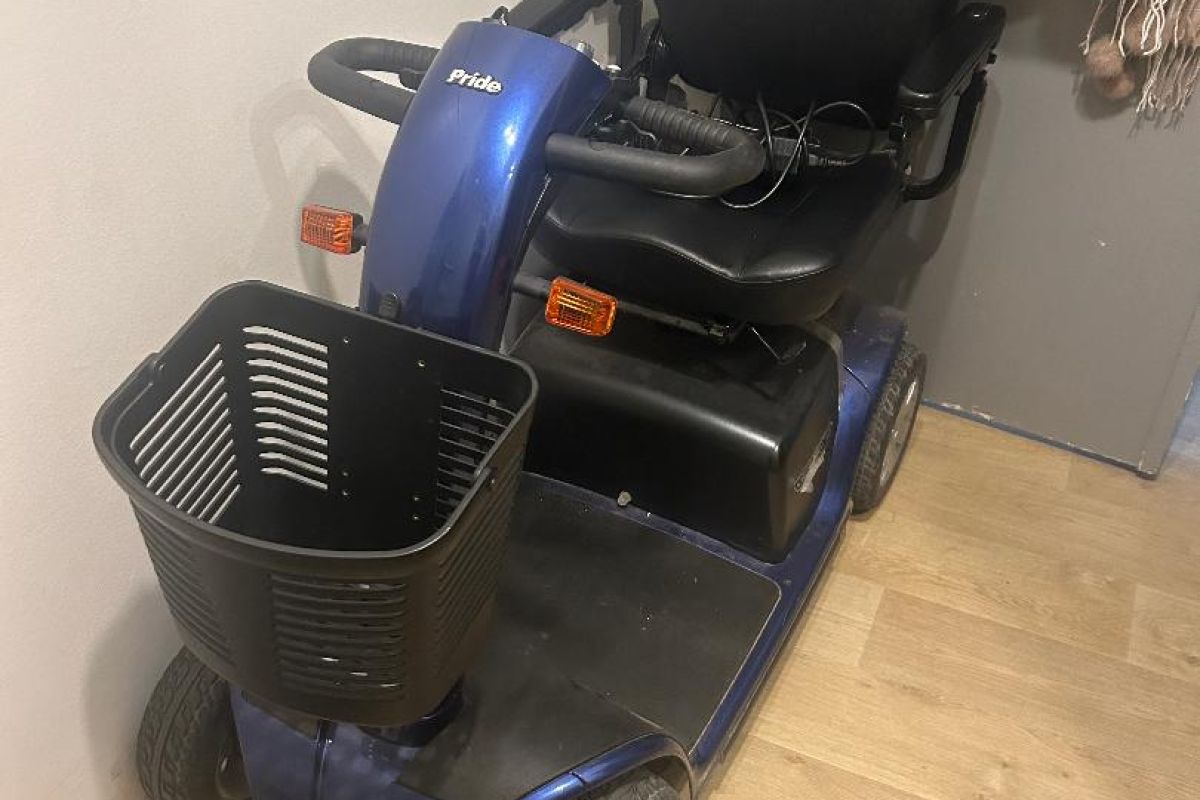 Scooter pour handicapé   4 roues