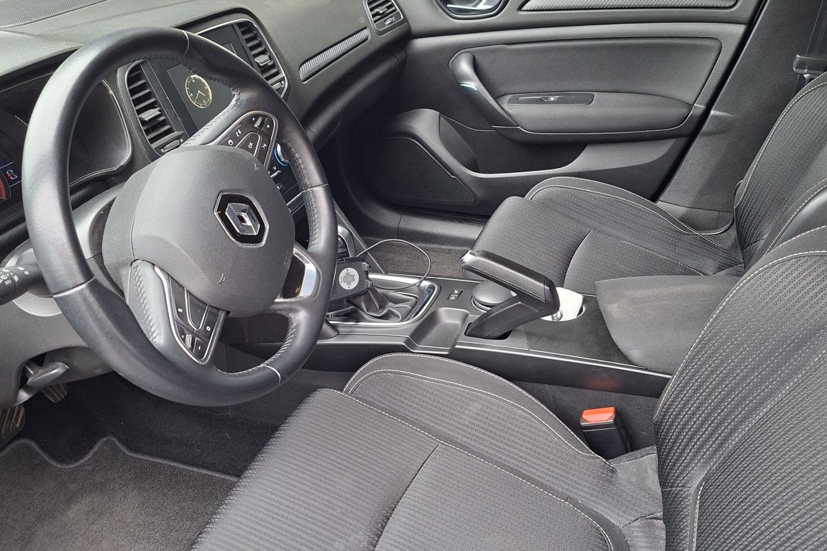 Photo 2 Renault Mégane IV estate Business 1.5 blue dci 115 automatique
