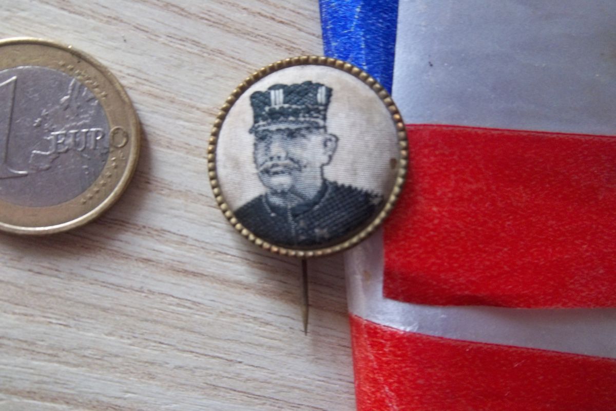 Insigne épinglette en soie maréchal Joffre-1914 commandant en chef des armées