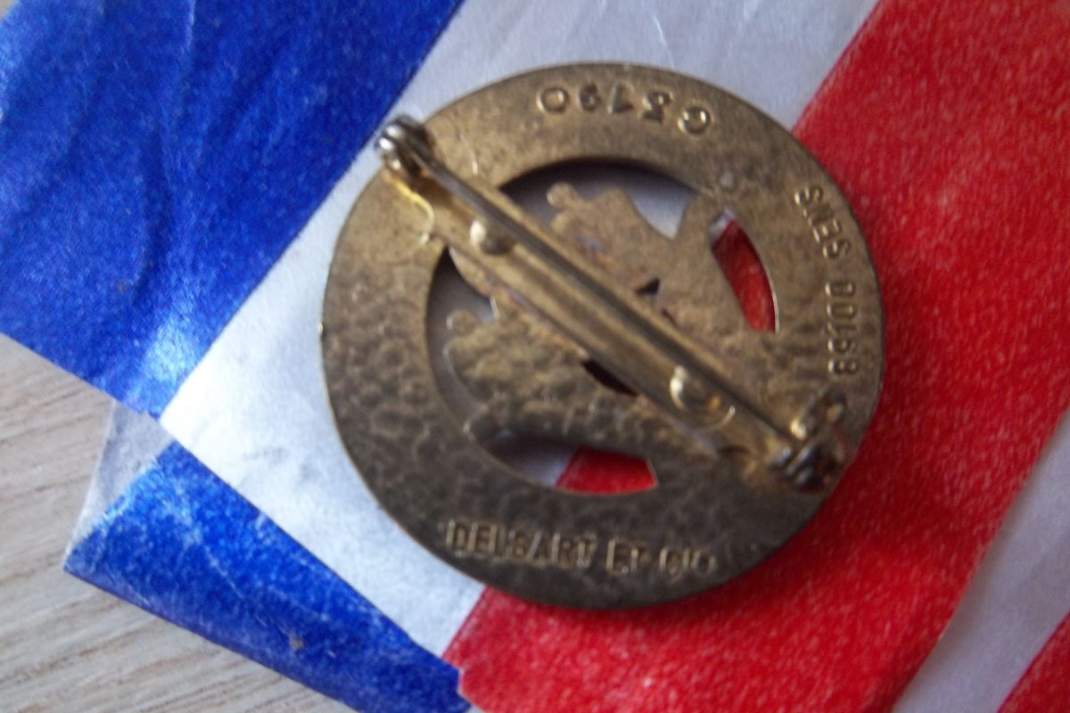 Photo 3  insigne 43 éme régiment infanterie commandement corps d'armée Lille Nord 