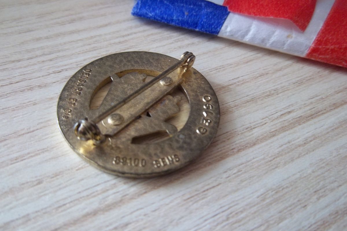 Photo 2  insigne 43 éme régiment infanterie commandement corps d'armée Lille Nord 
