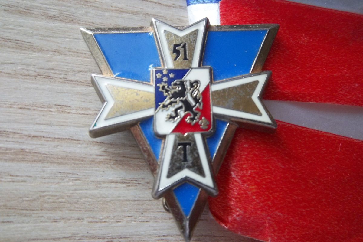 insigne militaire 51° régiment de transmissions - DELSART G 3244 collection vintage
