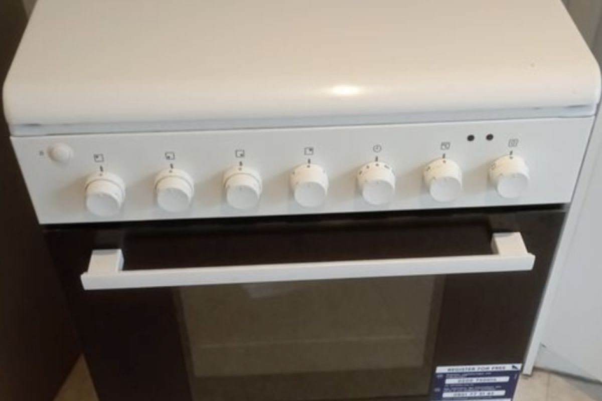 Photo 3 Cuisinière à gaz avec four électrique marque Electrolux