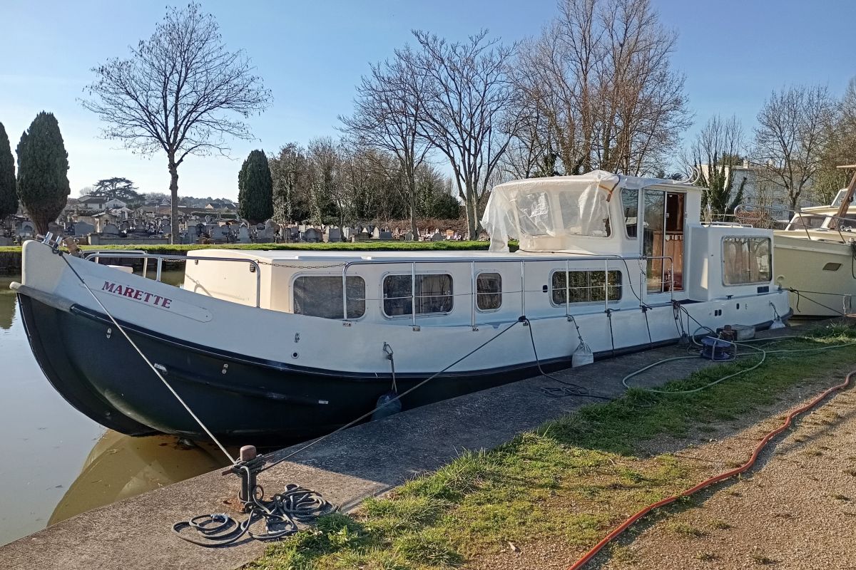 Bateau fluvial vedette fluviale 