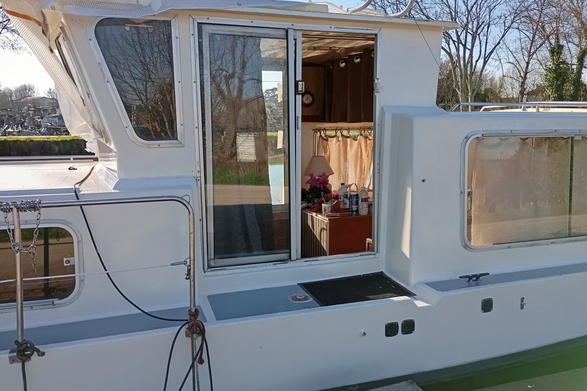 Photo 2 Bateau fluvial vedette fluviale 