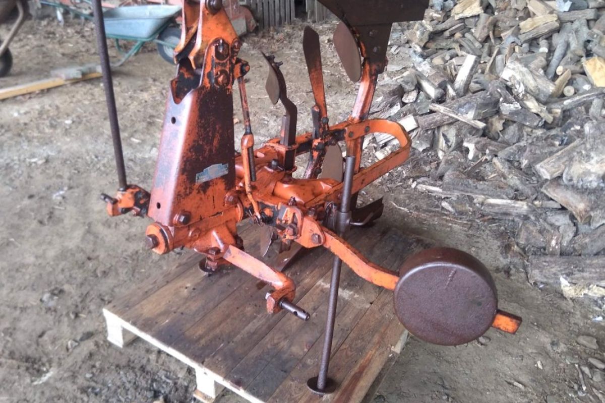 Photo 2 Charrue Huard