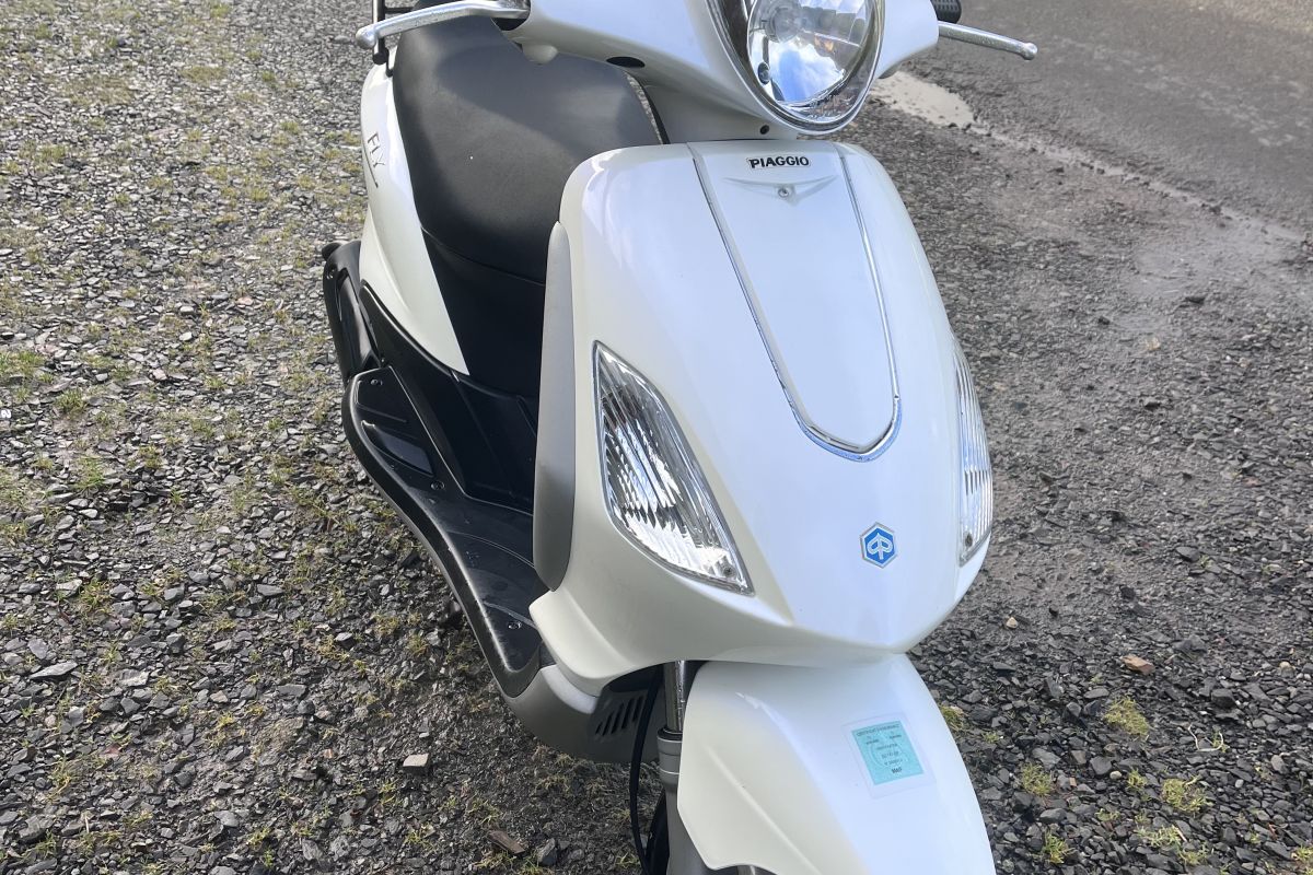 Photo 2 Scooter Piaggio Fly 50