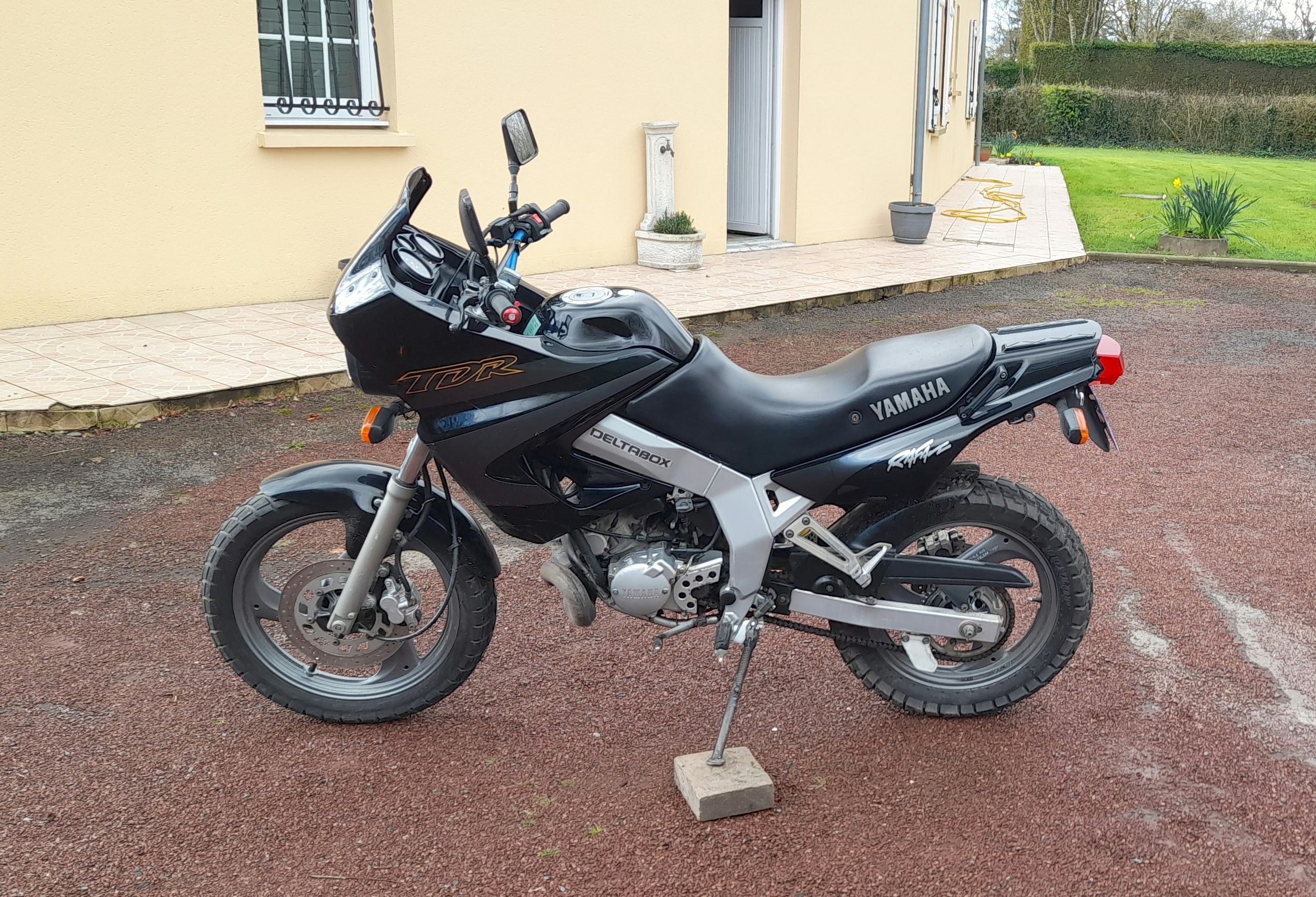 Photo 2 Yamaha 125 TDR