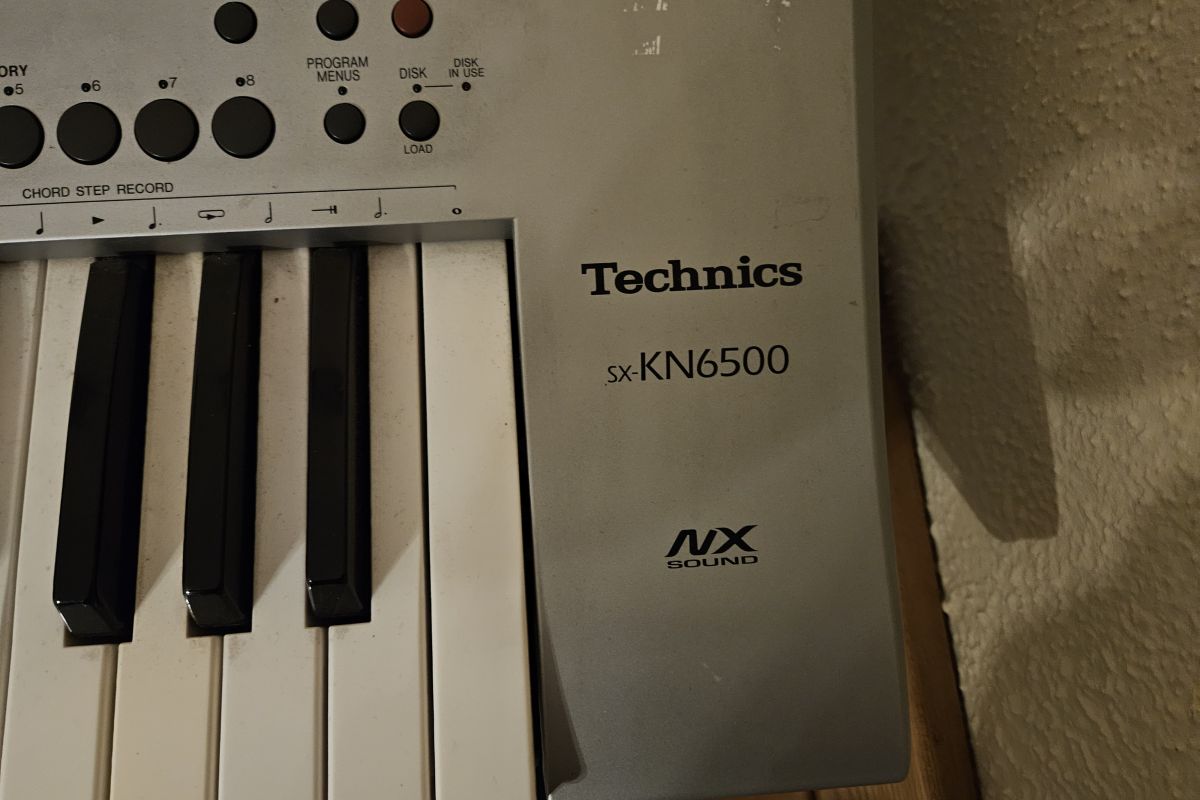 Photo 3 Synthétiseur-arrangeur TECHNICS