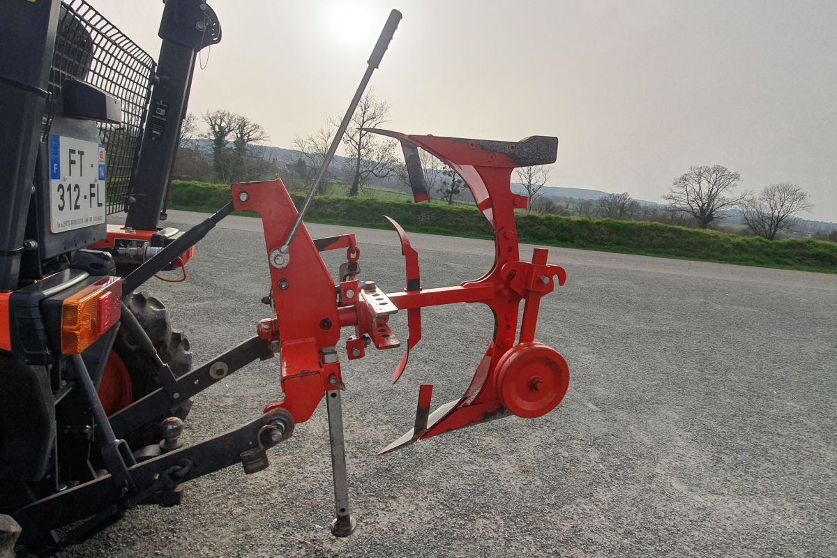 Charrue Colombia pour micro tracteur 