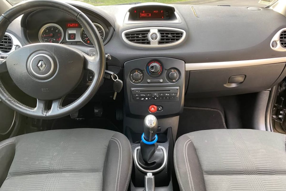 Photo 2 Renault Clio III (2) 1.5 DCI 70 Dynamique 5 p.