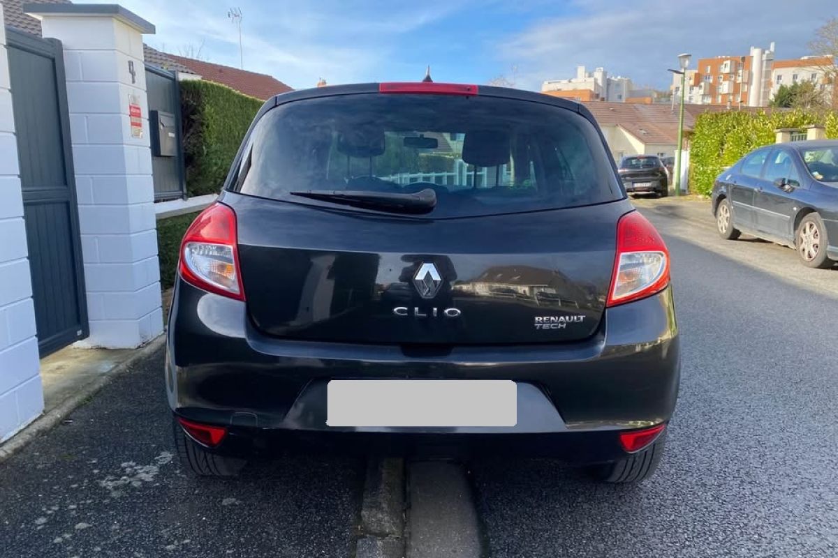 Photo 3 Renault Clio III (2) 1.5 DCI 70 Dynamique 5 p.