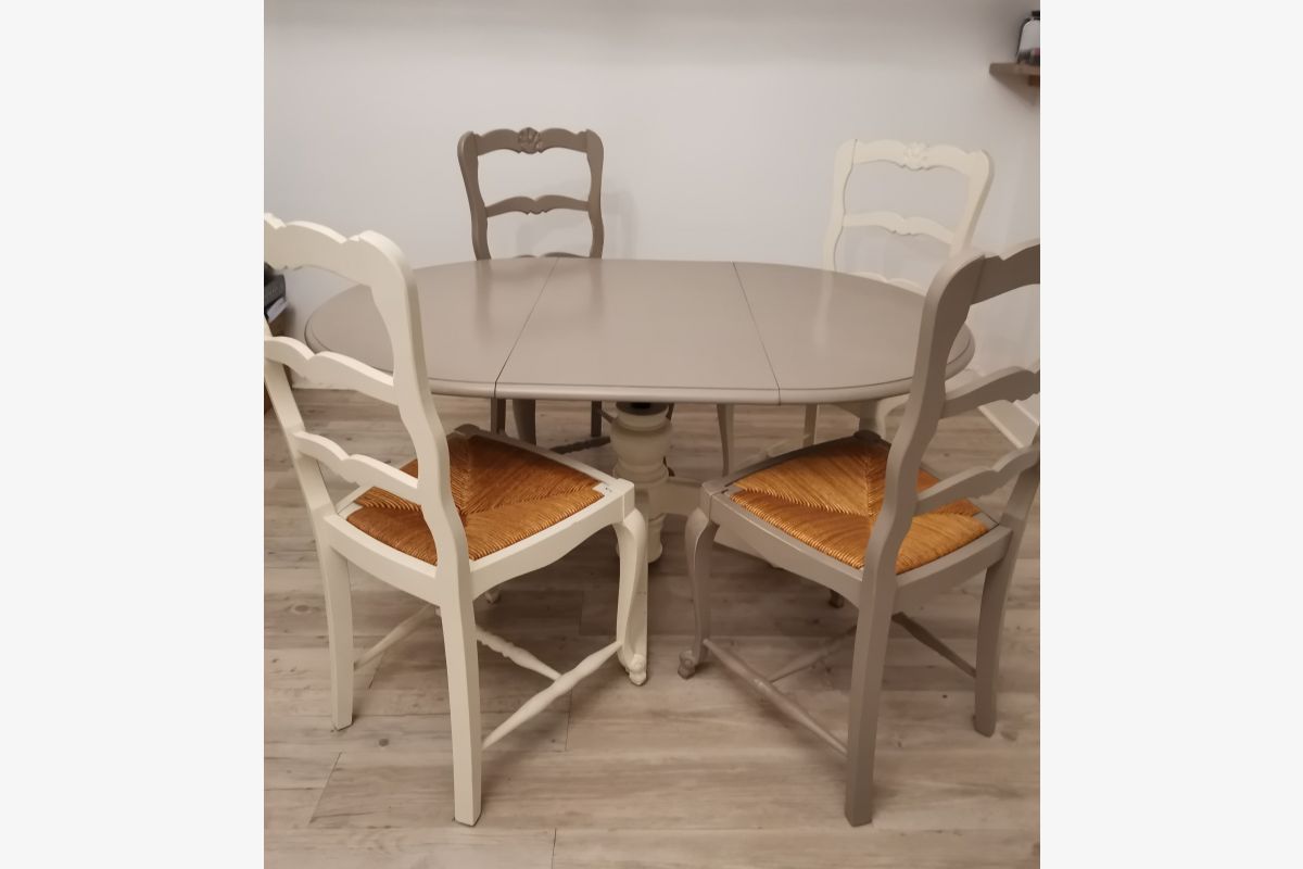 Table et 4 chaises 