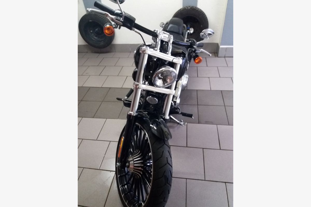 Harley-Davidson Softail Breakout FXSB