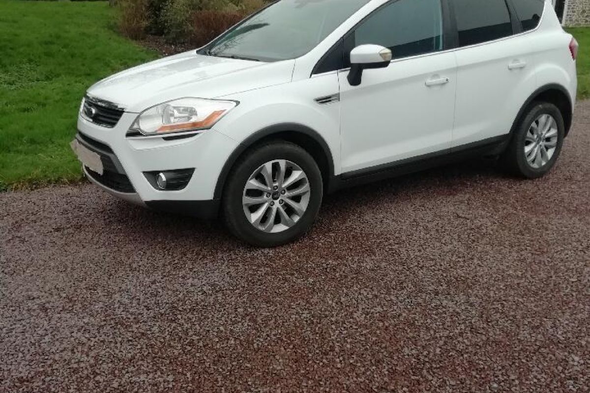 Ford Kuga Titanium - très bon état.