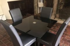 Table en verre noire extensible 8 personnes